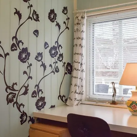 펜션 Four Bedroom Holiday In 트베데스트란